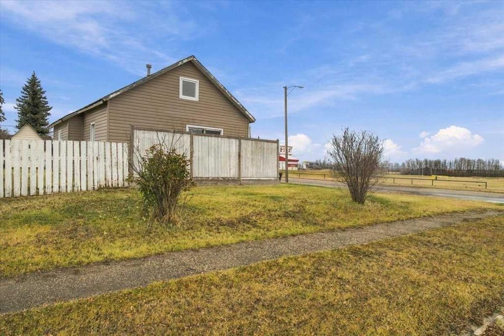 9904 101 Avenue  - Photo 5