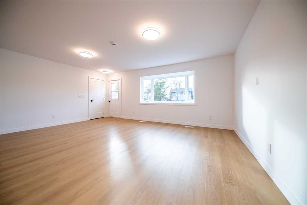 10909 92A Street  - Photo 15
