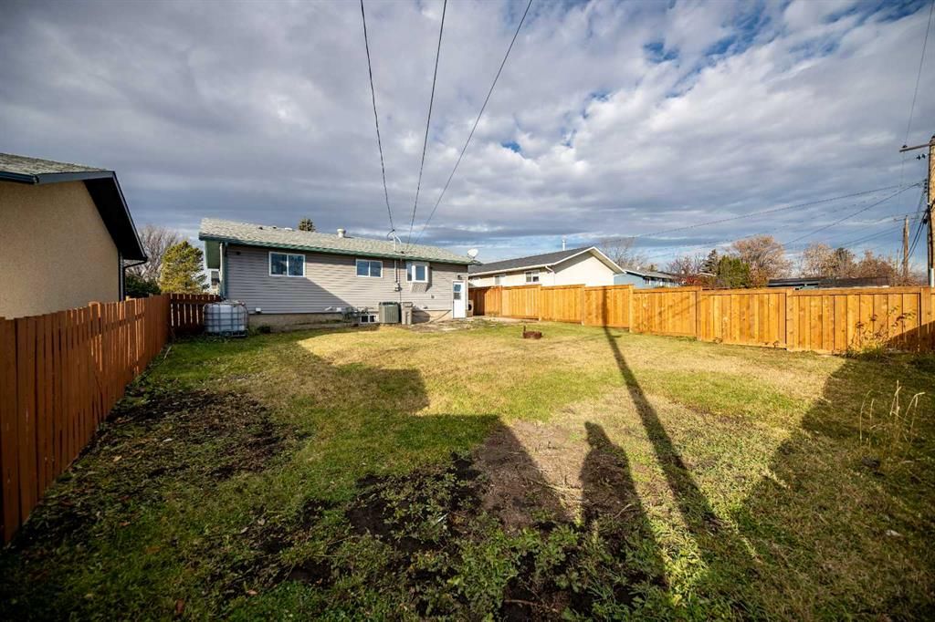 10909 92A Street  - Photo 23