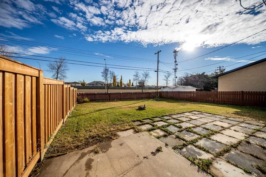 10909 92A Street  - Photo 24