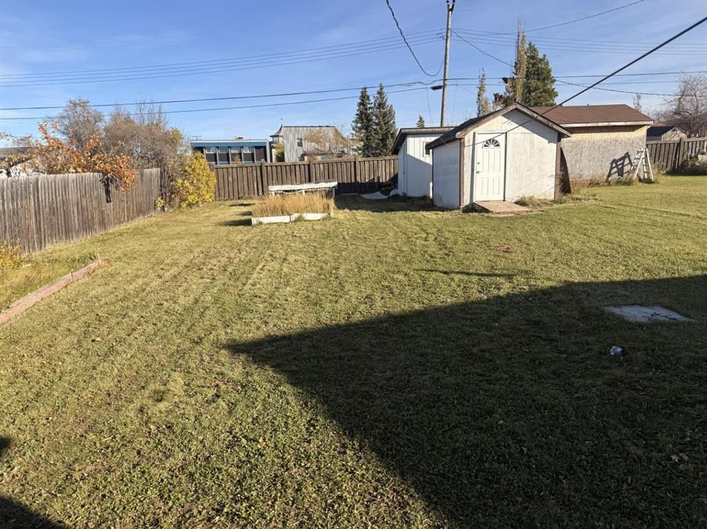 4909 51 Street  - Photo 5