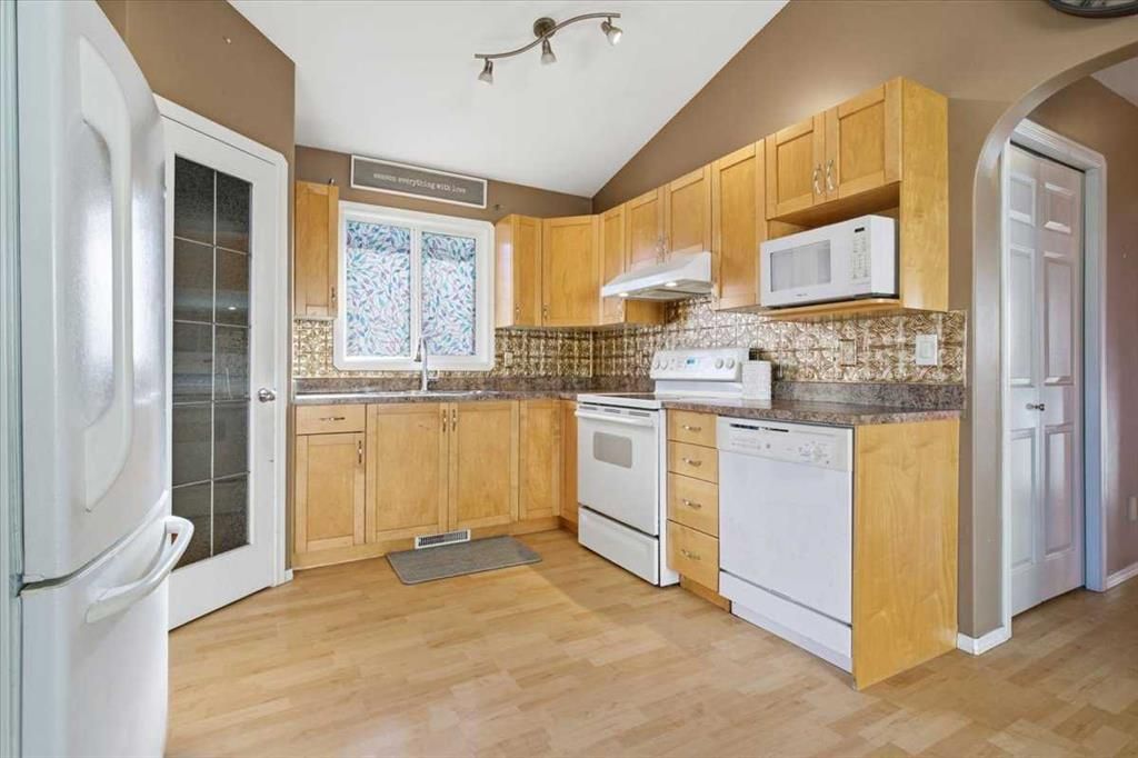 7710 Westpointe Drive  - Photo 10