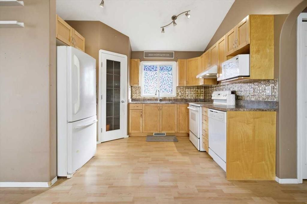 7710 Westpointe Drive  - Photo 9