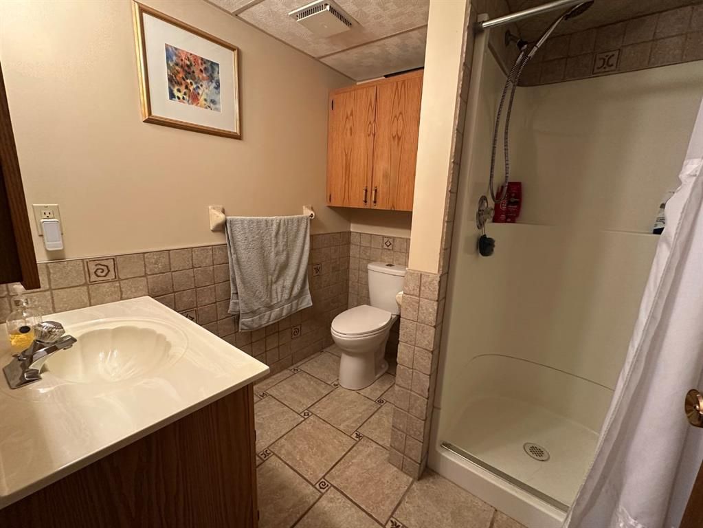 8218 102A Street  - Photo 16