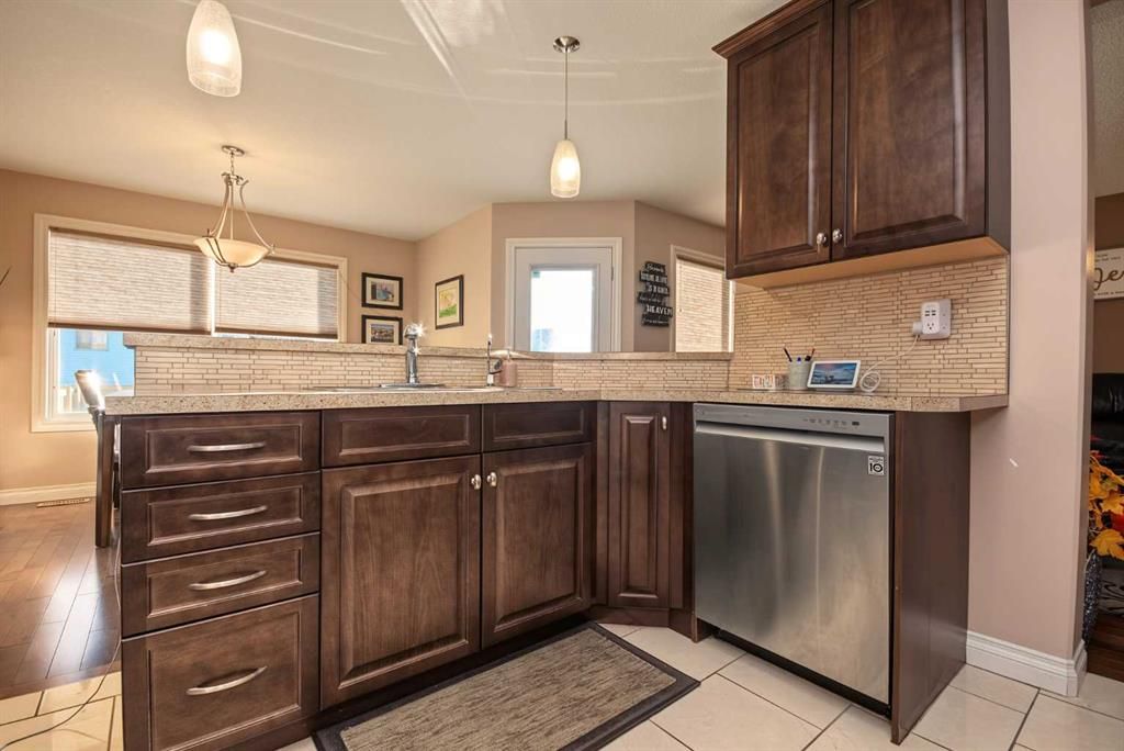 7429 90A Street  - Photo 14