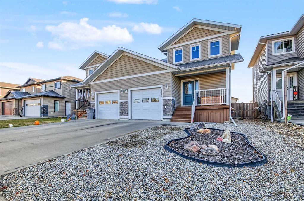 7429 90A Street  - Photo 2