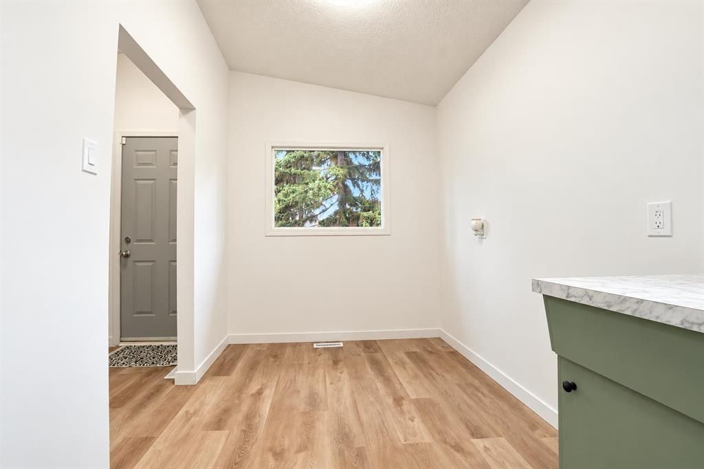 9812 97 Park Avenue  - Photo 6