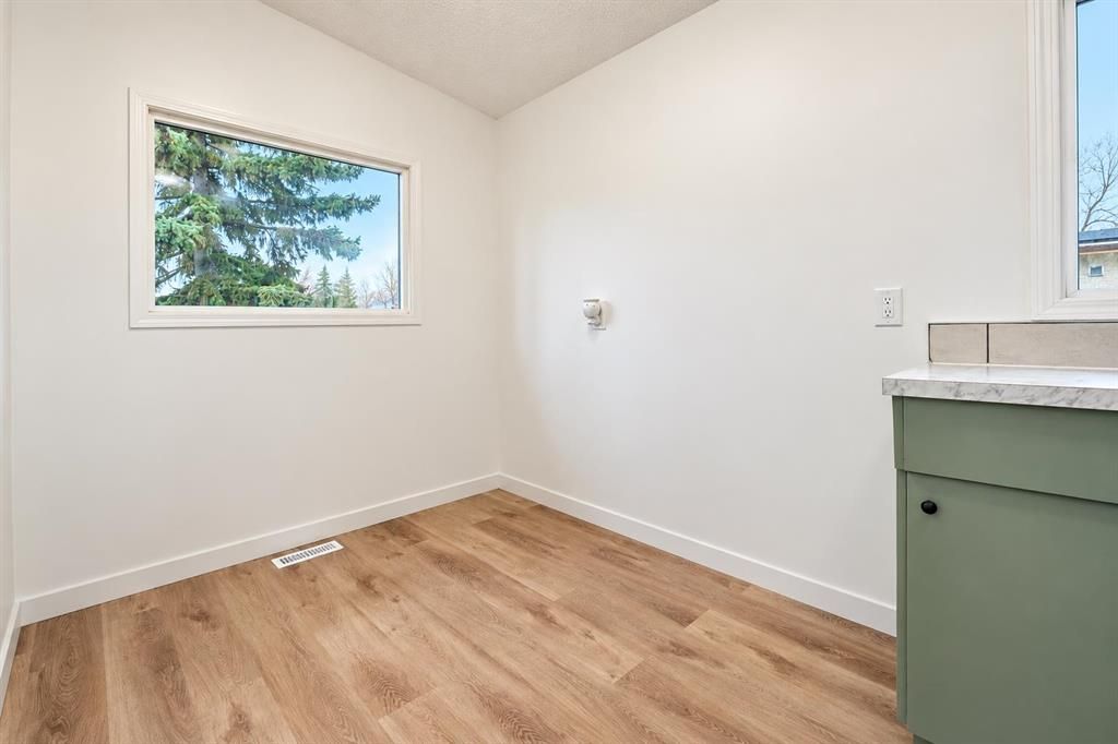 9812 97 Park Avenue  - Photo 7