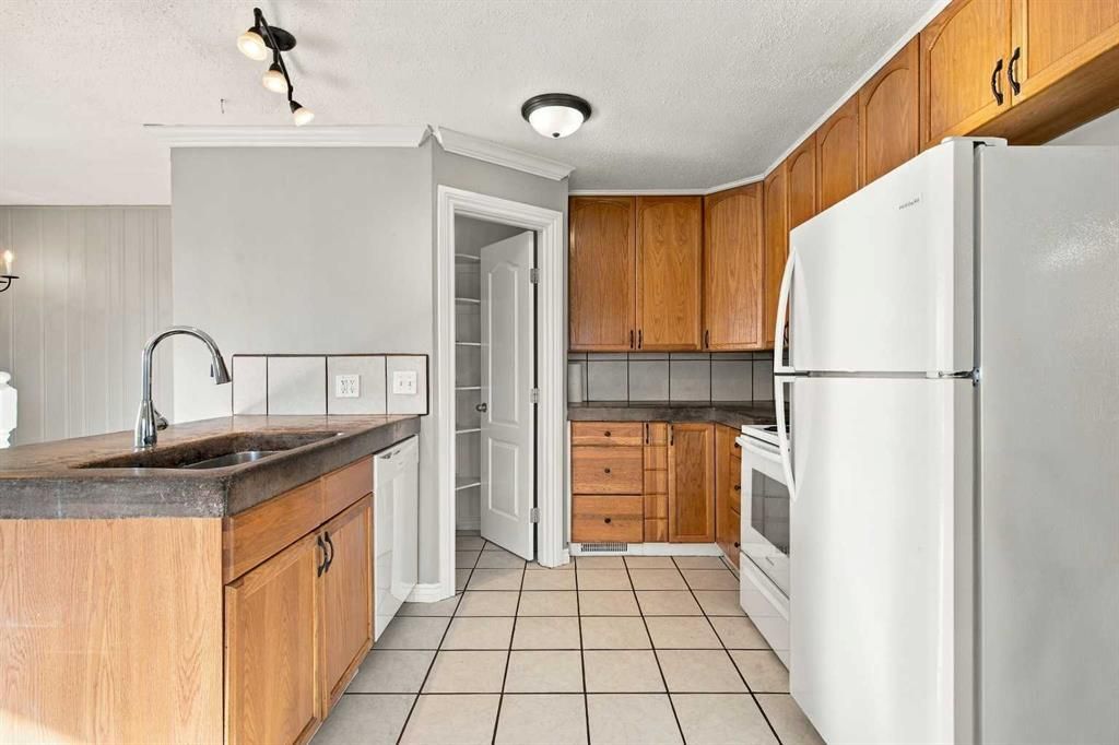 9202 101 Avenue  - Photo 10