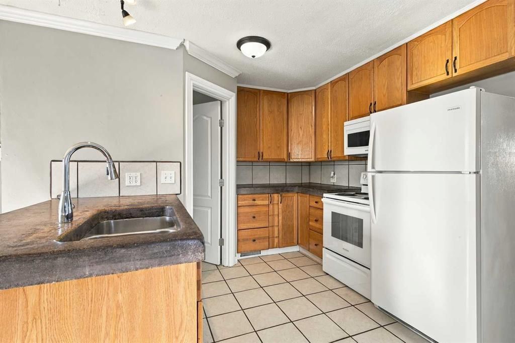 9202 101 Avenue  - Photo 9