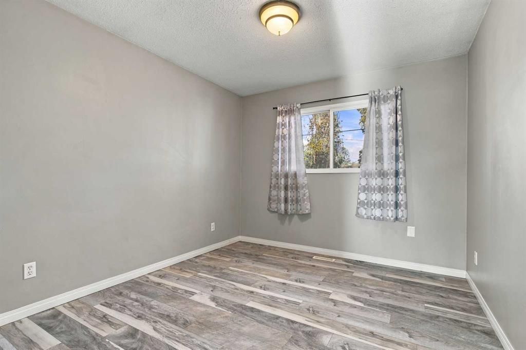 9204 101 Avenue  - Photo 11