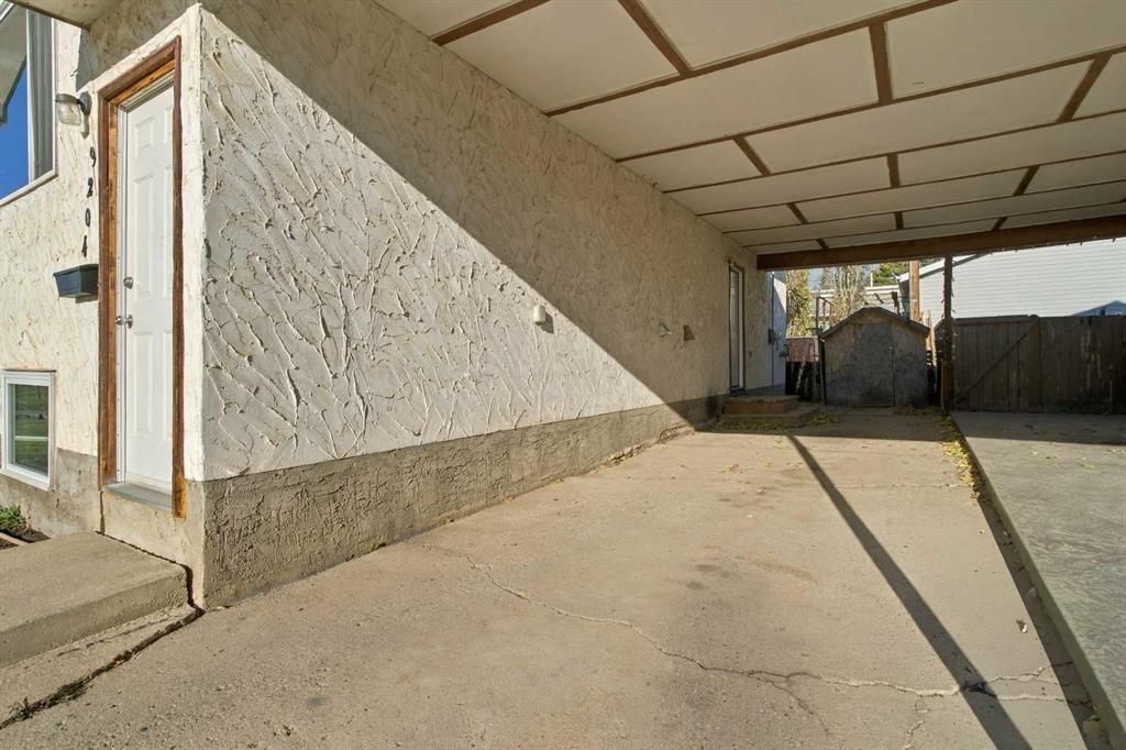 9204 101 Avenue  - Photo 3